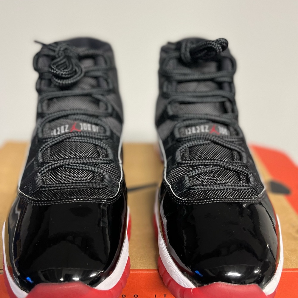 Air Jordan Bred 11 Mens sz-10.5